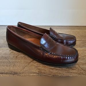 GH Bass & Co Burgundy Women's Loafers 9